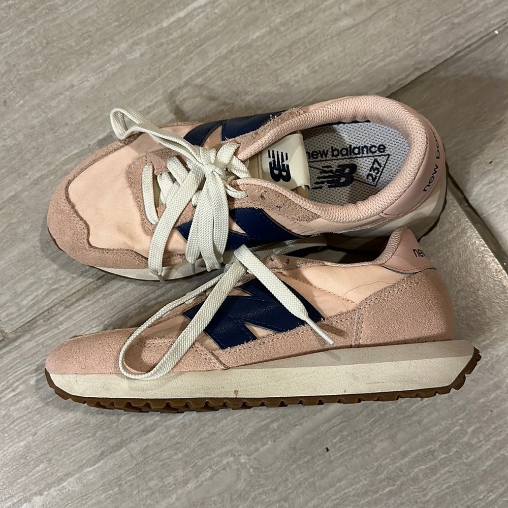 Women’s pink New balance shoes size 6.5 worn once